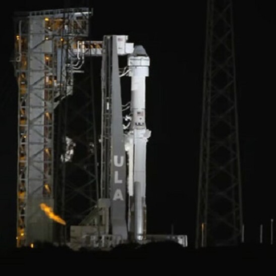 Il lanciatore Atlas V e la navetta Starliner sulla rampa di lancio del Kennedy Space Center (fonte: NASA TV)